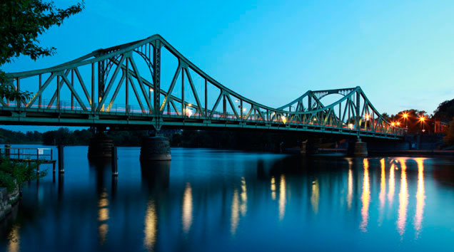 Glienicker Brücker über die Havel zwischen Berlin und Potsdam