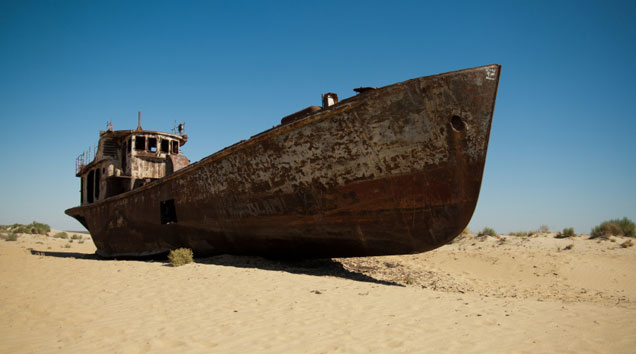 Boot auf dem ausgetrockneten Aralsee
