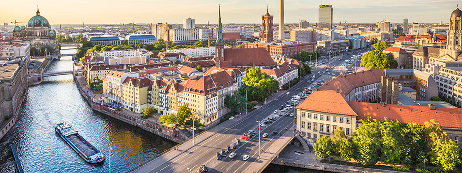 Skyline von Berlin-Mitte mit der Spree